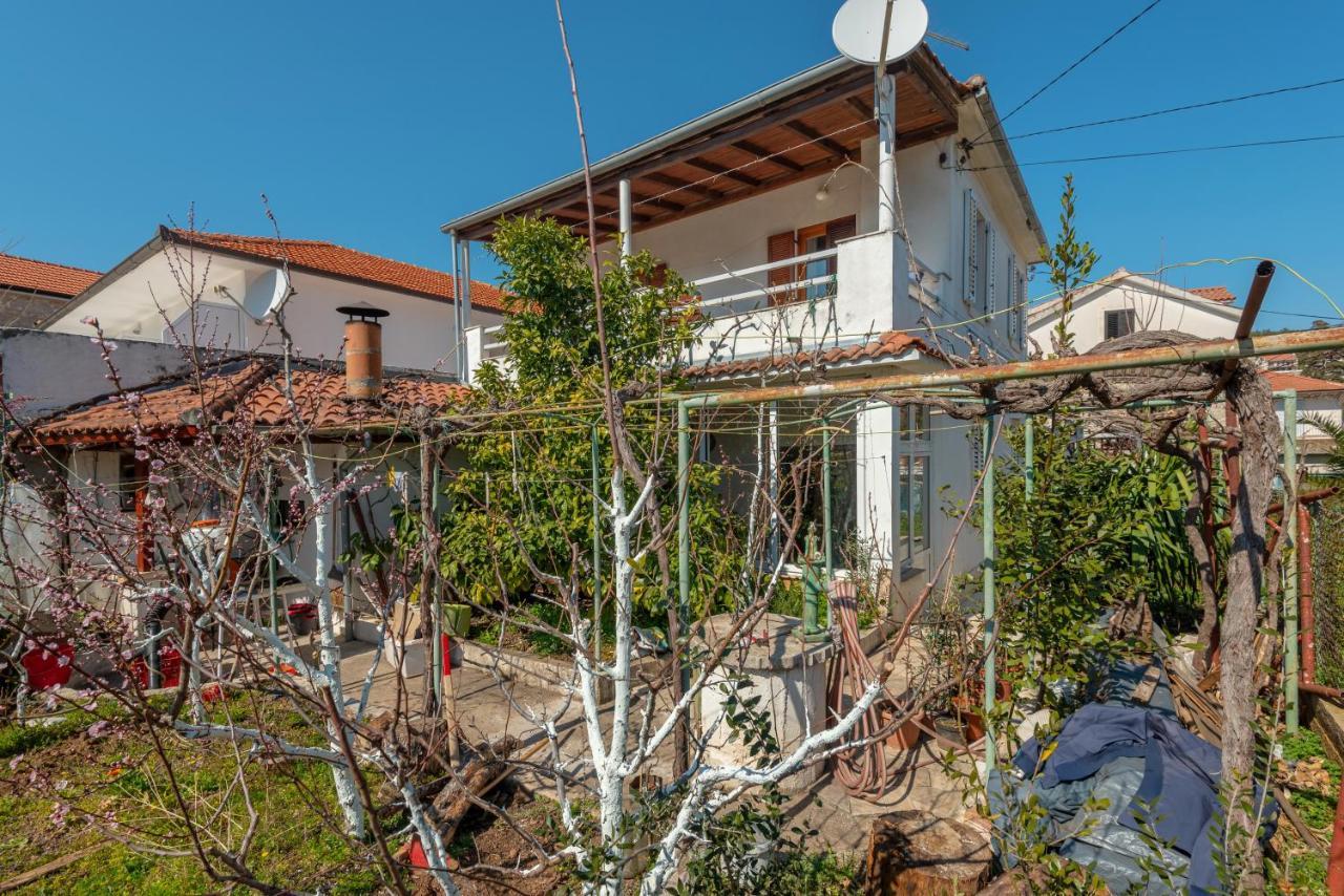 Apartments By The Sea Jelsa, Hvar - 11319 Елса Экстерьер фото